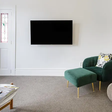 Light-Filled Renovated Villa Walk To Ponsonby Road